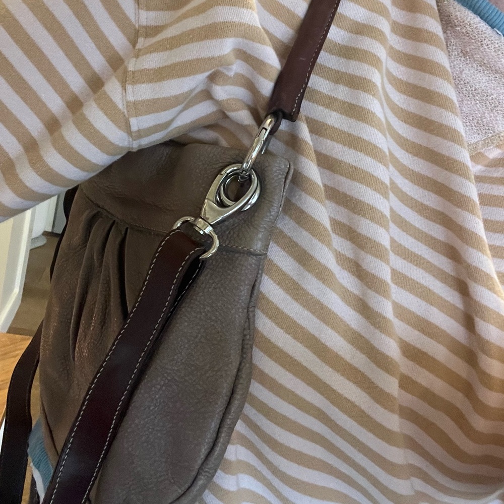 Mini Roots leather hand bag. - Picture 6 of 6